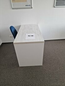 Kancelársky stôl