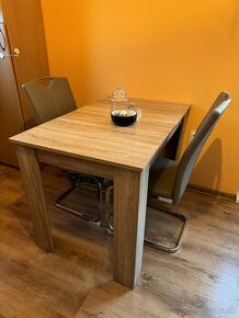 Rozťahovací Stôl + 2 stoličky