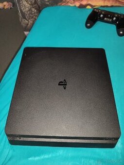 Predám PS4 slim 3 ovládače Aj HDMI kábel