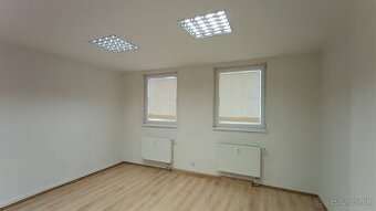Na prenájom kancelária v centre Nitry, parkovanie v Mlynoch