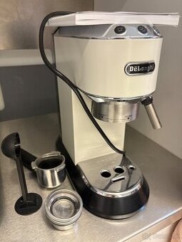 kávovar Delonghi