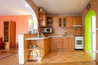 Na predaj dva ihneď obývateľné rodinné domy za cenu jedného  - 1