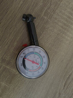 Merac tlaku v pneumatikach