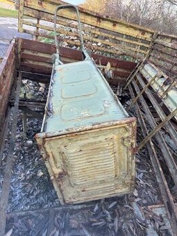 Skrinka s držiakom na Tatra 148