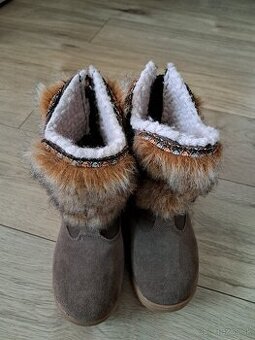 ZIMNÉ dievčenské nové čižmy velkost 32