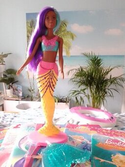 Barbie morská víla  so stojanom+ darčeky