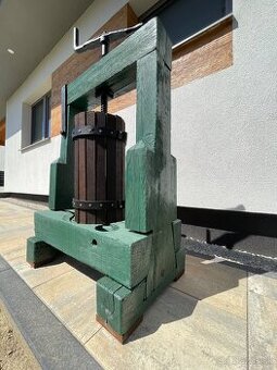 Starožitný zrepasovaný lis na hrozno