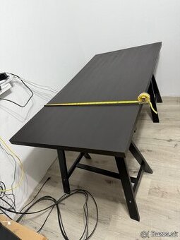 pracovný stôl IKEA