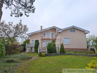 Exkluzívne - rodinná vila s krásnou záhradou a priestorom