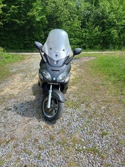 Piaggio X9 500