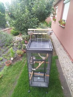 Klietka pre papagáje, voliéra