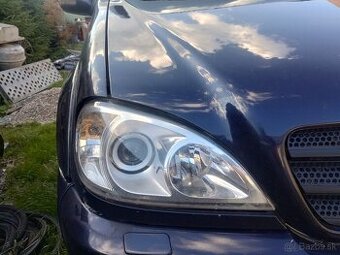 Svetlá Mercedes Benz ml