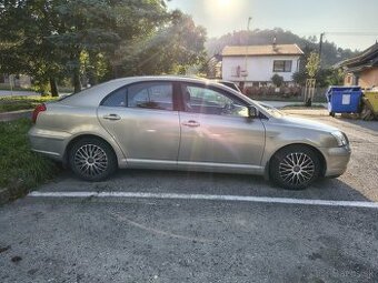 Toyota Avensis 2.0 benzín