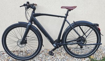 Mestský elektrobicykel 250W AKU 36V10Ah hydr brzdy nad 175cm