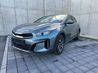 KIA XCEED 1,5 T - GDI 103kW MT6 GOLD 1. Majiteľ SK auto