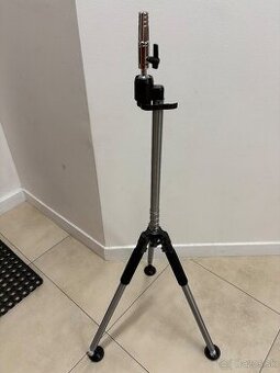 Stojan na cvičné hlavy