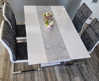 Stoličky k jedálenskému stolu