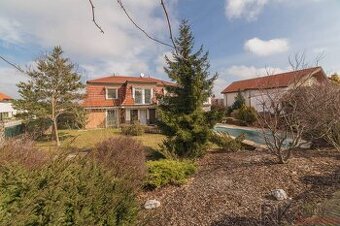 6-izbový rodinný dom s bazénom, Pereš