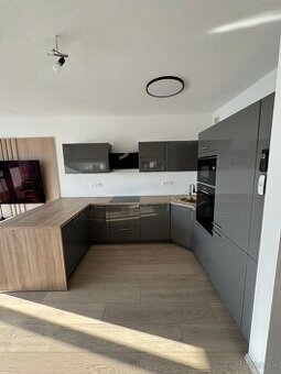 Moderná kuchynská linka spolu s BOSCH spotrebičmi