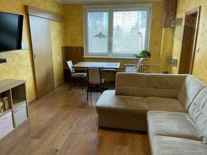 PREDAJ priestranný 3 izbový byt v Dúbravke v tichej lokalite