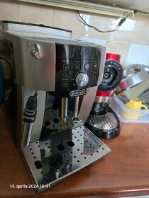 Predám kávovar Delonghi Magnifica S Smart - 1