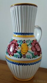 Váza z modranskej keramiky