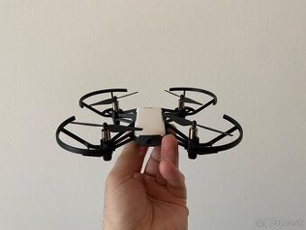 DJI Tello + 3x batéria + nabíjačka batérii + hard shell case