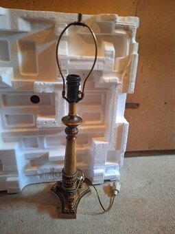 Krásna stolová lampa