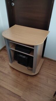 Stolík pod TV
