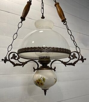 Lampa petrolejová.