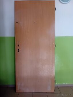 Predam vystuzene vchodove dvere