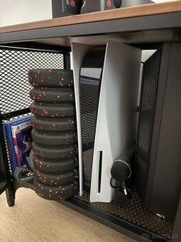 Predávam PS5 + 2 ovladáče + príslušenstvo (Playstation)