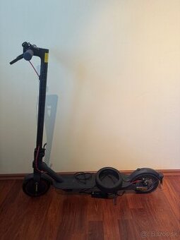 Kolobežka Xiaomi Mi Electric Scooter Pro Series 2