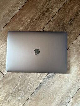 Predám macbook Pro 16gb RAM