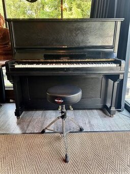 Pred piano KASPÁR | klasická elegancia s dušou
