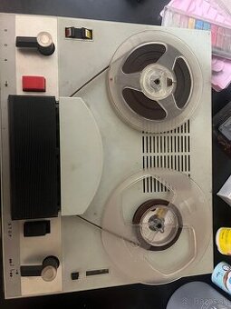 Starožitny magnetofón