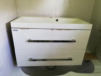 Skrinka do kúpeľne.