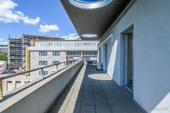 Reprezentatívna polyfunkčná budova so skladom a parkovaním v