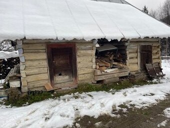 Zrubova kôlňa, drevenica, sypanec