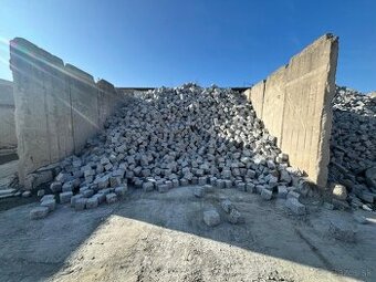 Žulové výrobky- kocky, obrubníky, dlažba ... - 1