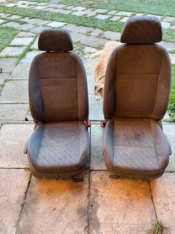 Predám predné sedačky na octavia 1