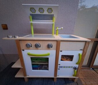 Drevena kuchynka + stolik so stolickou