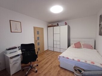 Ponúkam Vám na prenájom menší 2 izbový byt s balkónom v DS - 1