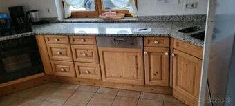 Smrková kuchyňská linka se spotřebiči,5915