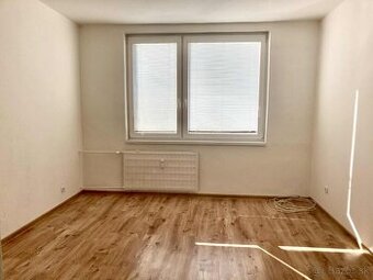 Kompletne prerobená garsónka na Dunajskom nábreží, Komárno