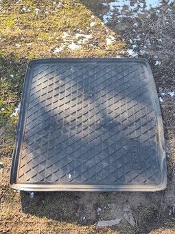 Plastové a gumené vaničky do kufra