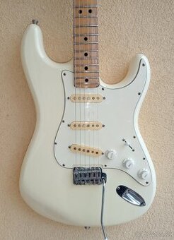 52 až 55 ročná vintage Maya Stratocaster (70. roky) - Japan