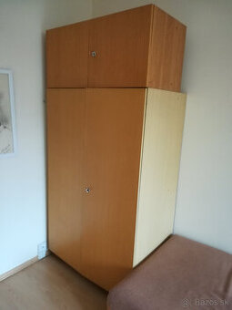 šatnikova skriňa