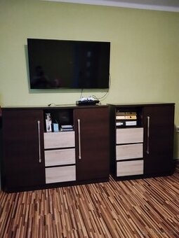 Na predaj dve komody a jedna skriňa