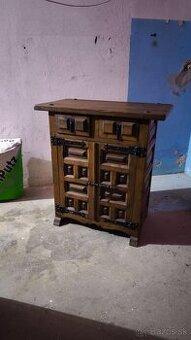 SPANIELSKÁ KOMÓDA STAROŽITNÝ NÁBYTOK